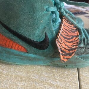 Nike kyrie  High-Top basketball boys 13.5 shoes